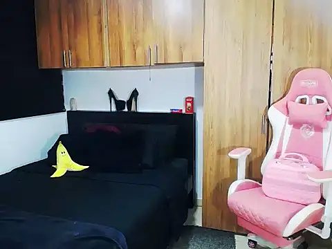 Snapshot of sweet_temptation25 chatting on 10-15-25, 10:15 sweet temptation25 online show from 10-15-25, 10:15