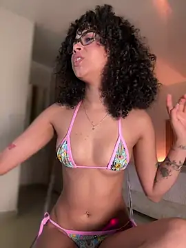 Lianh Benett online show from 01-20-25, 01:39