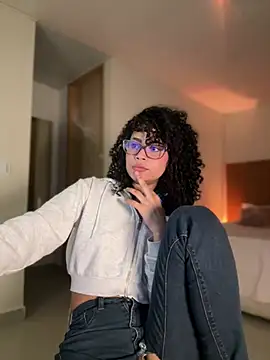 Lianh Benett online show from 01-26-25, 01:41