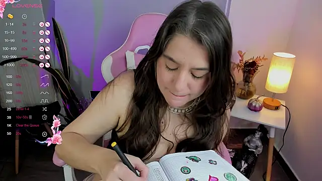 Snapshot of Tamara_m_ chatting on 09-23-25, 04:54 Tamara m  online show from 09-23-25, 04:54