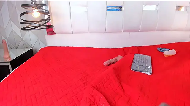 RileyThompson1 online show from 02-02-25, 09:40