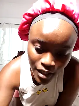 Snapshot of Bella045 chatting on 12-22-24, 01:33 Bella045 online show from 12-22-24, 01:33