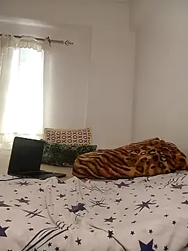 Snapshot of Bella045 chatting on 01-19-25, 12:28 Bella045 online show from 01-19-25, 12:28