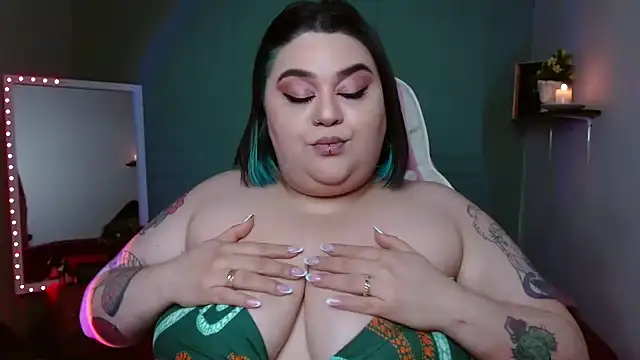 Snapshot of tiffany_laurens chatting on 12-25-24, 04:54 tiffany laurens online show from 12-25-24, 04:54