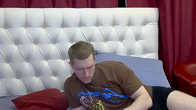 Snapshot of EthanPinkman chatting on 05-12-26, 05:37 EthanPinkman online show from 05-12-26, 05:37