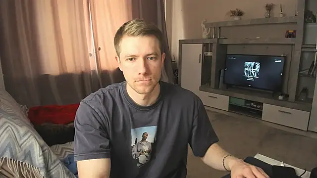 Snapshot of EthanPinkman chatting on 05-16-26, 06:32 EthanPinkman online show from 05-16-26, 06:32