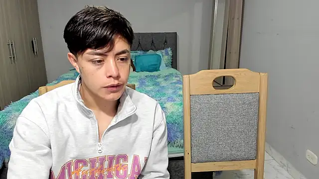 Snapshot of steban_and_kim chatting on 02-14-25, 09:53 steban and kim online show from 02-14-25, 09:53