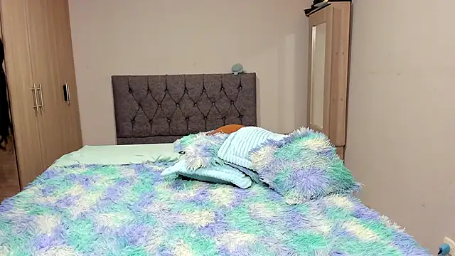 Snapshot of steban_and_kim chatting on 02-24-25, 09:31 steban and kim online show from 02-24-25, 09:31