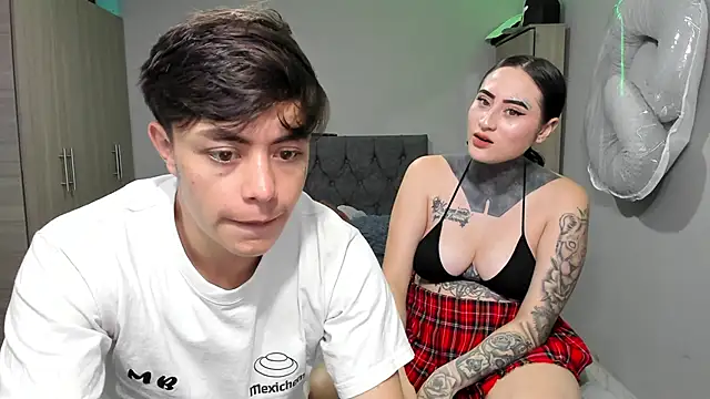 Snapshot of steban_and_kim chatting on 03-20-25, 10:40 steban and kim online show from 03-20-25, 10:40