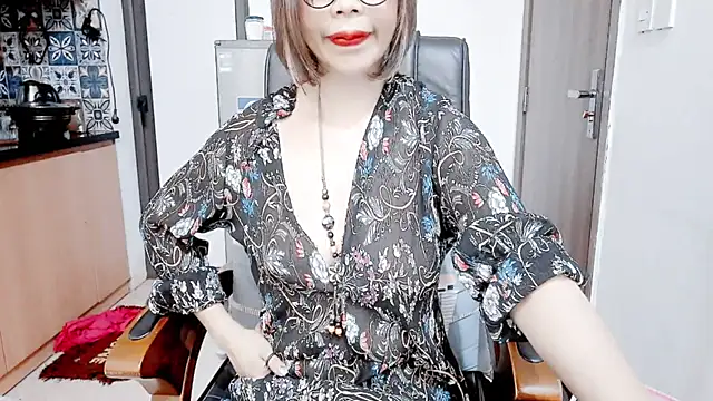 Miu-Le online show from 12-18-25, 08:09