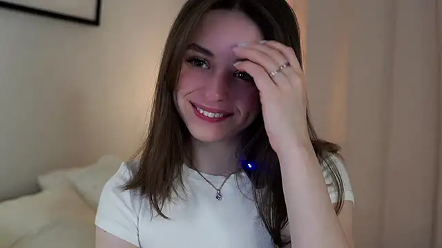 Snapshot of EstherMitchel chatting on 01-10-25, 01:10 EstherMitchel online show from 01-10-25, 01:10