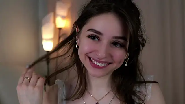 Snapshot of EstherMitchel chatting on 01-17-25, 04:06 EstherMitchel online show from 01-17-25, 04:06