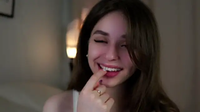 Snapshot of EstherMitchel chatting on 01-18-25, 01:08 EstherMitchel online show from 01-18-25, 01:08