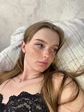 Snapshot of lovelly_molly chatting on 05-18-26, 05:52 lovelly molly online show from 05-18-26, 05:52