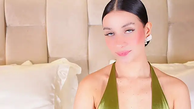 KiraKayleigh1 online show from 12-18-25, 01:00