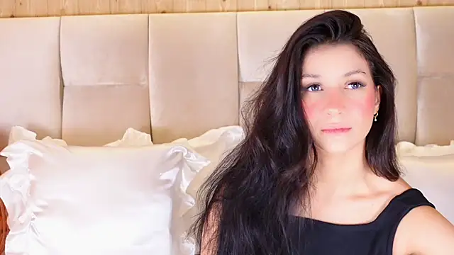 KiraKayleigh1 online show from 06-12-26, 01:37