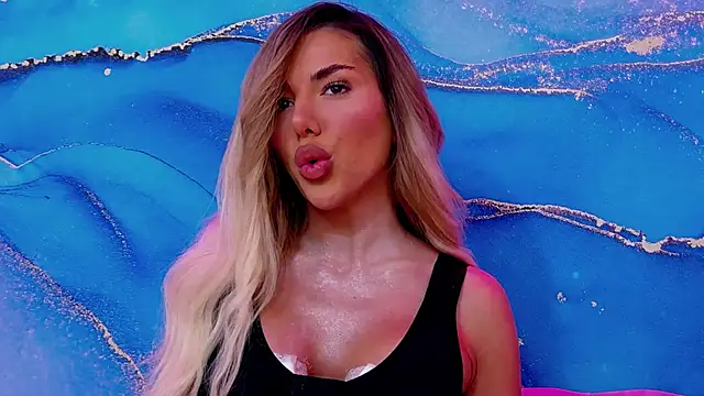 Snapshot of ClaraHazel chatting on 02-28-25, 03:37 ClaraHazel online show from 02-28-25, 03:37