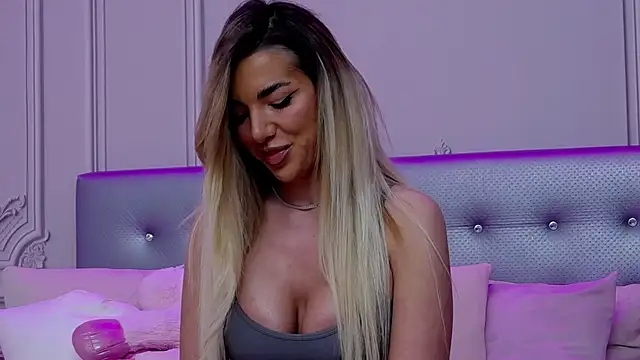 Snapshot of ClaraHazel chatting on 03-18-25, 02:36 ClaraHazel online show from 03-18-25, 02:36