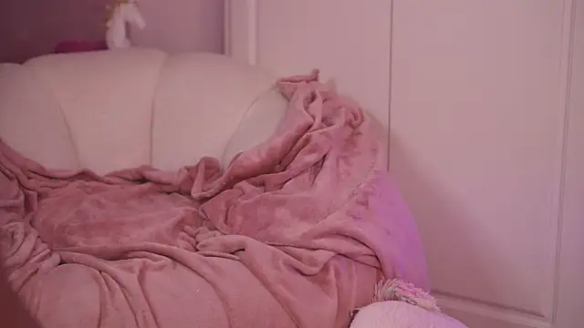 Snapshot of ClaraHazel chatting on 09-11-25, 02:44 ClaraHazel online show from 09-11-25, 02:44