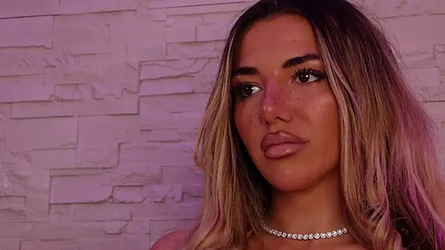 Snapshot of ClaraHazel chatting on 10-13-25, 05:29 ClaraHazel online show from 10-13-25, 05:29