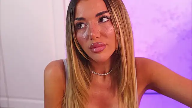 Snapshot of ClaraHazel chatting on 11-19-25, 04:01 ClaraHazel online show from 11-19-25, 04:01