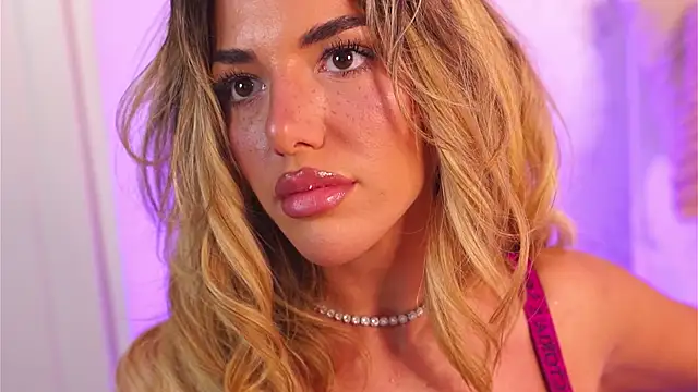 Snapshot of ClaraHazel chatting on 11-26-25, 05:19 ClaraHazel online show from 11-26-25, 05:19