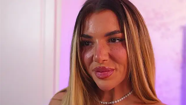 Snapshot of ClaraHazel chatting on 11-29-25, 05:54 ClaraHazel online show from 11-29-25, 05:54