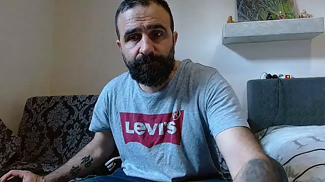 Snapshot of ivat80 chatting on 03-11-26, 05:46 ivat80 online show from 03-11-26, 05:46