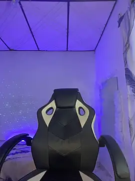 Snapshot of Riana_Kean chatting on 01-09-25, 10:09 Riana Kean online show from 01-09-25, 10:09