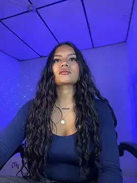 Snapshot of Riana_Kean chatting on 01-18-25, 04:48 Riana Kean online show from 01-18-25, 04:48