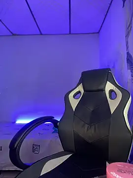 Snapshot of Riana_Kean chatting on 01-21-25, 11:55 Riana Kean online show from 01-21-25, 11:55