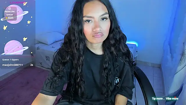 Snapshot of Riana_Kean chatting on 01-28-25, 02:43 Riana Kean online show from 01-28-25, 02:43