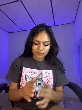 Snapshot of Riana_Kean chatting on 02-06-25, 10:32 Riana Kean online show from 02-06-25, 10:32