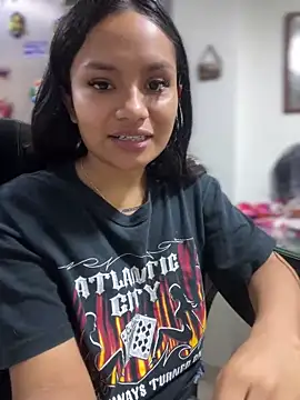 Snapshot of Riana_Kean chatting on 02-10-25, 11:02 Riana Kean online show from 02-10-25, 11:02