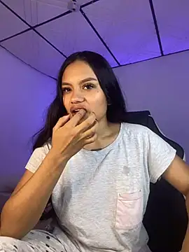 Snapshot of Riana_Kean chatting on 02-11-25, 02:03 Riana Kean online show from 02-11-25, 02:03