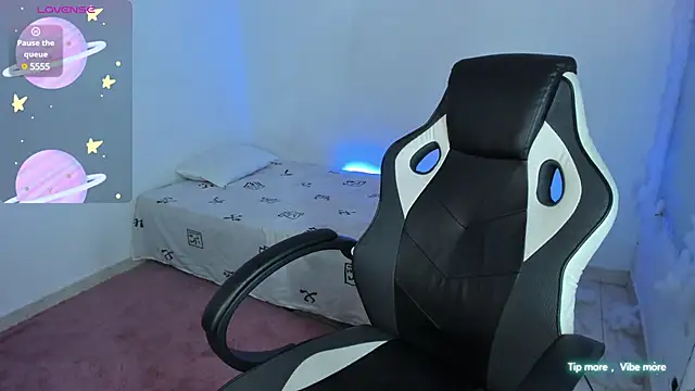 Snapshot of Riana_Kean chatting on 02-25-25, 02:25 Riana Kean online show from 02-25-25, 02:25