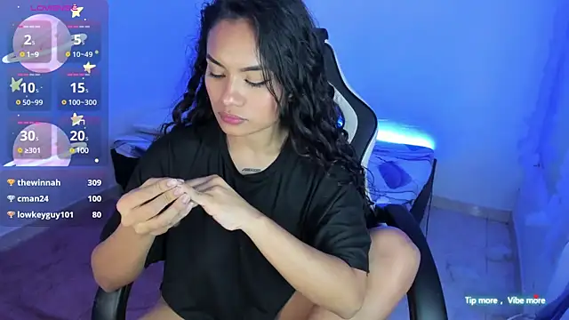 Snapshot of Riana_Kean chatting on 03-07-25, 06:57 Riana Kean online show from 03-07-25, 06:57