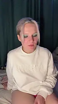 Snapshot of MrMrsRight chatting on 12-20-24, 07:17 MrMrsRight online show from 12-20-24, 07:17