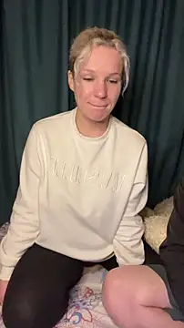 Snapshot of MrMrsRight chatting on 12-26-24, 07:16 MrMrsRight online show from 12-26-24, 07:16