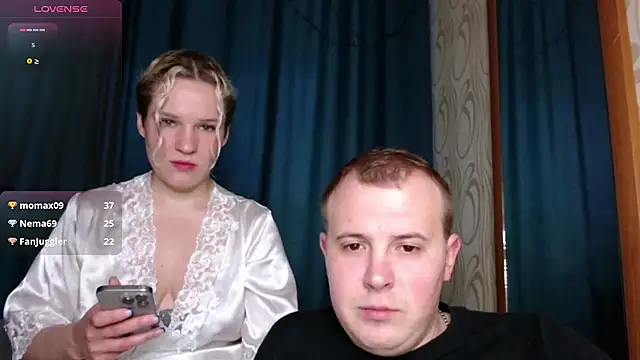 Snapshot of MrMrsRight chatting on 02-01-25, 12:37 MrMrsRight online show from 02-01-25, 12:37