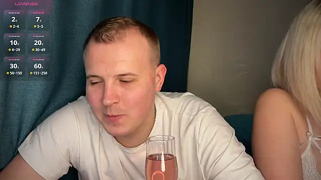 Snapshot of MrMrsRight chatting on 02-11-25, 05:07 MrMrsRight online show from 02-11-25, 05:07