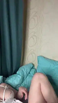 Snapshot of MrMrsRight chatting on 02-17-25, 08:15 MrMrsRight online show from 02-17-25, 08:15