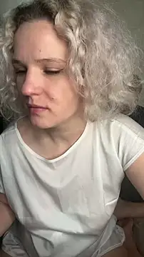 Snapshot of MrMrsRight chatting on 02-20-25, 11:53 MrMrsRight online show from 02-20-25, 11:53