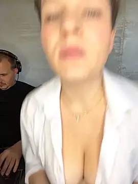 Snapshot of MrMrsRight chatting on 09-12-25, 06:35 MrMrsRight online show from 09-12-25, 06:35