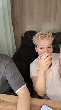 Snapshot of MrMrsRight chatting on 09-29-25, 07:46 MrMrsRight online show from 09-29-25, 07:46