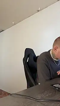 Snapshot of MrMrsRight chatting on 11-01-25, 08:05 MrMrsRight online show from 11-01-25, 08:05