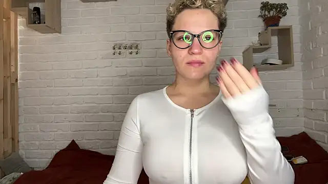 Snapshot of MrMrsRight chatting on 11-20-25, 10:04 MrMrsRight online show from 11-20-25, 10:04