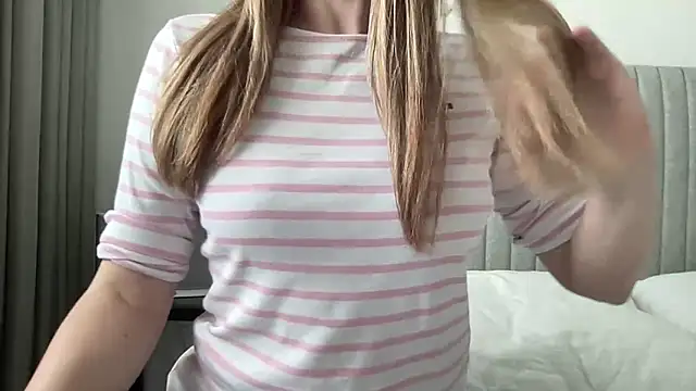 LisaFlower online show from 04-06-26, 02:40