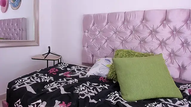 Snapshot of Darsha_Hara chatting on 03-14-25, 09:32 Darsha Hara online show from 03-14-25, 09:32