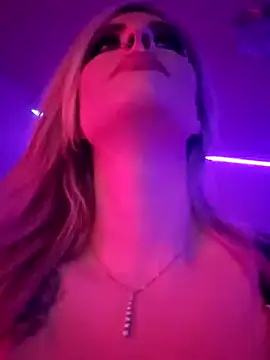 Snapshot of ellieconradxo chatting on 12-13-24, 03:27 ellieconradxo online show from 12-13-24, 03:27